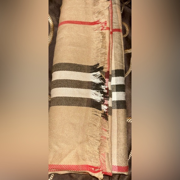 Burberry London scarf  Used like New - Picture 1 of 6